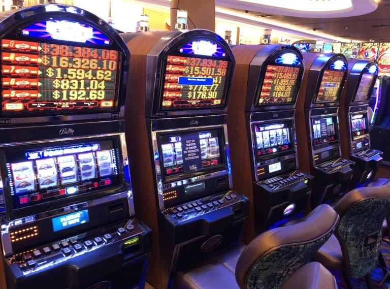 Live croupier at French Roulette wheel on spabet login